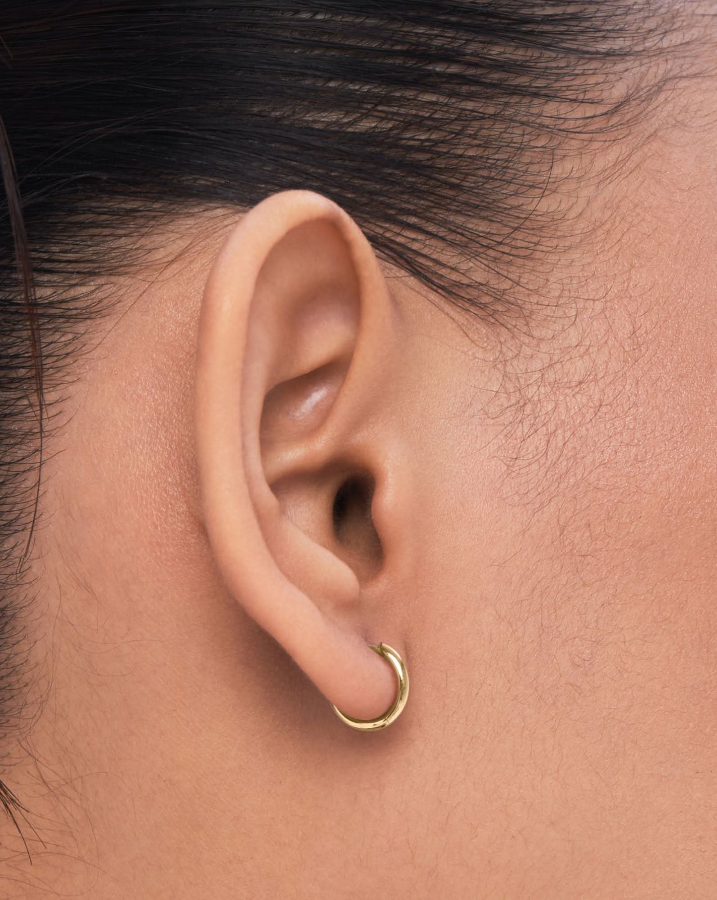 Gloss huggie earring (14k gold) - ambi Jewelry