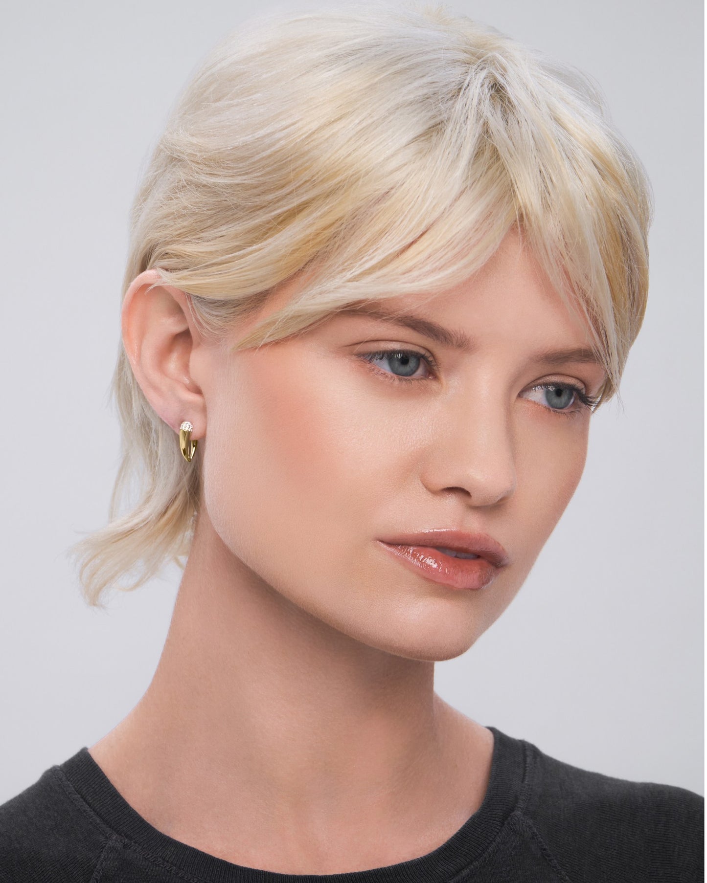 Silhouette stud earring - ambi Jewelry