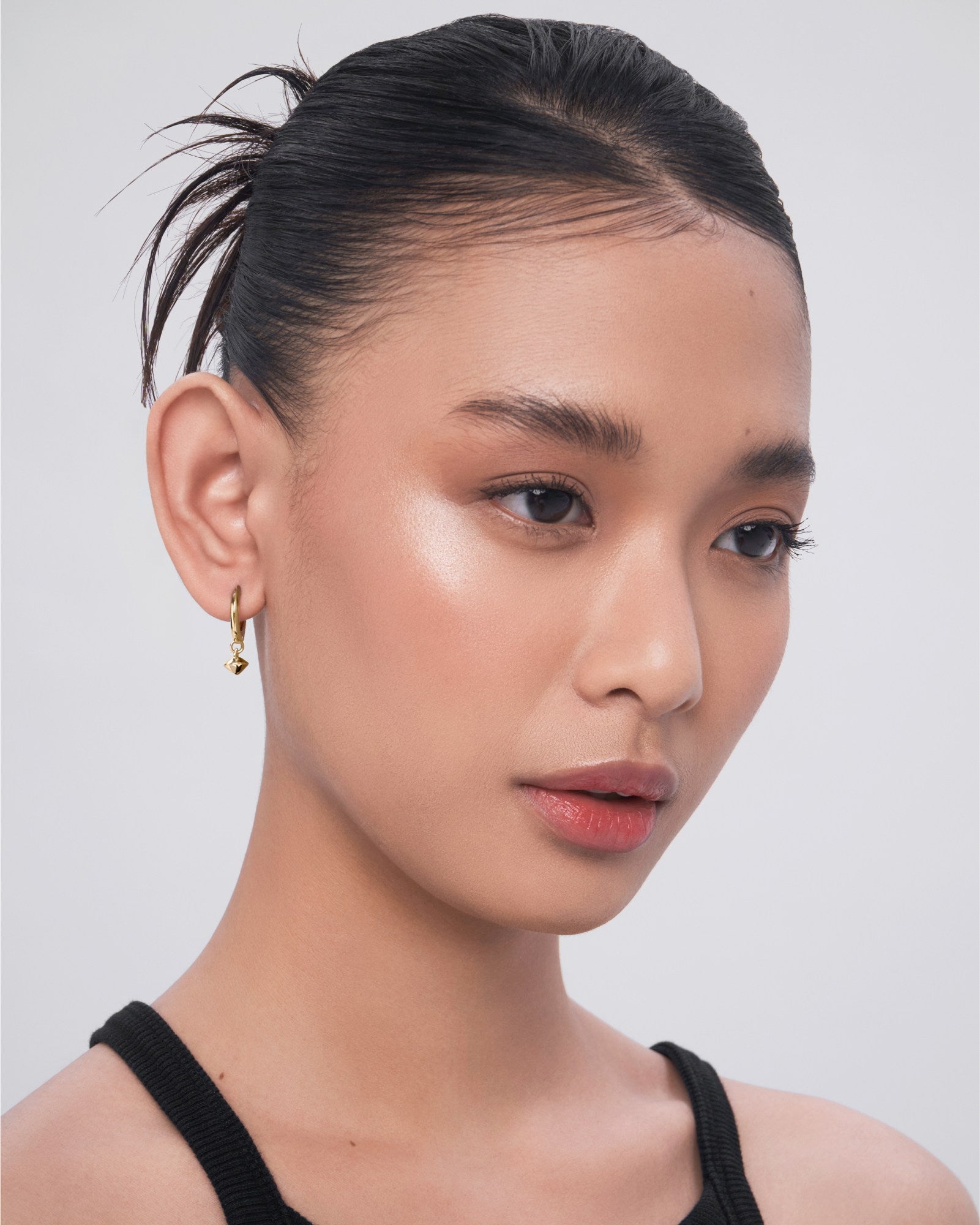 Drew drop huggie earring - ambi Jewelry