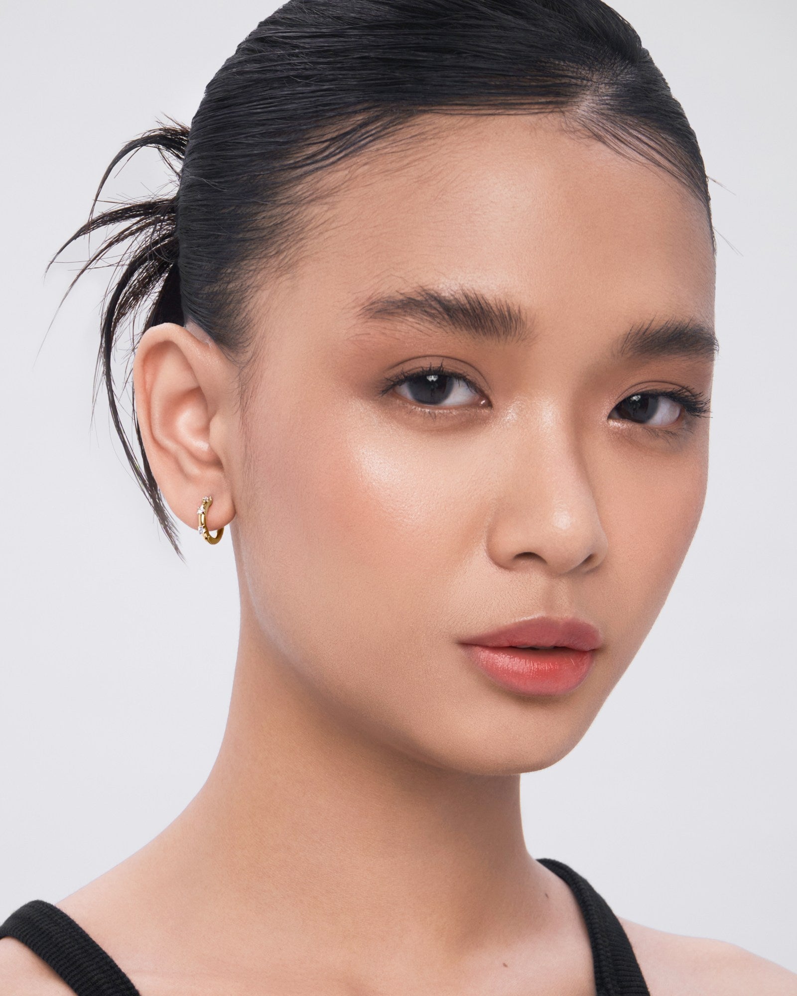 Rouge huggie earring - ambi Jewelry